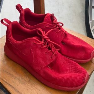 all red roshes mens